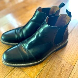 Boys black Deer Stag short boots size 7.